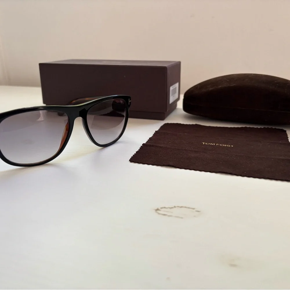 Tom Ford Oliver Black Sunglasses - Picture 8 of 12